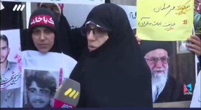 »کفن‌پوشان» هم آمدند /  گزارش تلویزیون از «تجمع» ضدلایحه حجاب کنار نهاد ریاست‌جمهوری + عکس‌ها