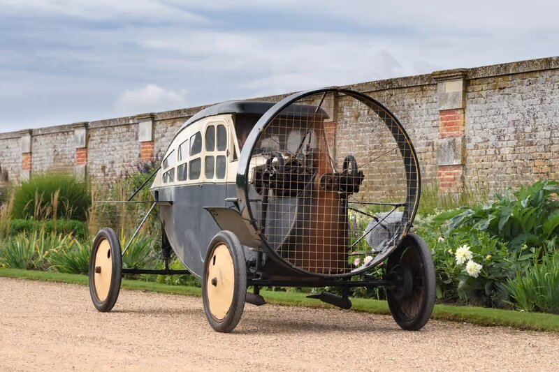 رانندگی با ارابههای مرگ در یک نگاه / عکس