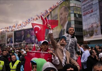 هواداران اردوغان به خیابان‌ها آمدند/ جشن پیروزی در آنکارا و استانبول