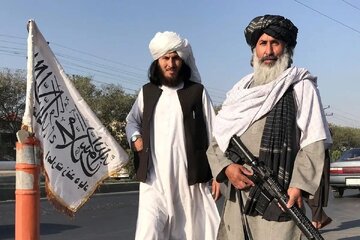 ویدیوی معشوقه سلاح به‌دست طالبانی خبرساز شد!/عکس