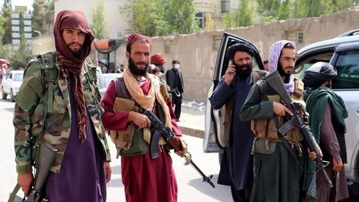 ببینید | دستورات جدید گشت ارشاد طالبان؛ مجازات پدر و برادرِ دختران بدحجاب!