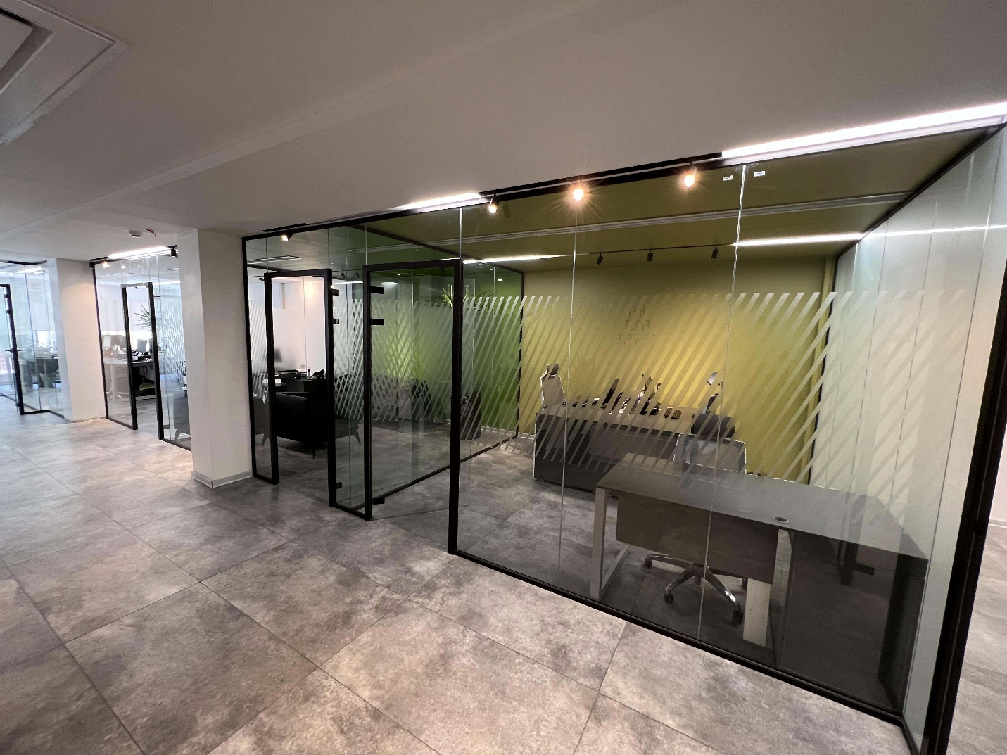 فروش ویژه انواع پارتیشن اداری (اقساطی) به مناسبت جشن ۱۵ سالگی پارتیشن پرچین