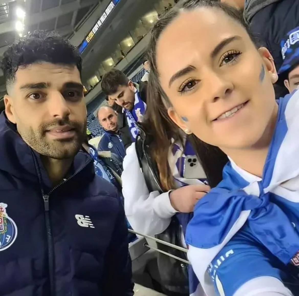 عکس | مهدی طارمی کنار دختر هوادار پورتو