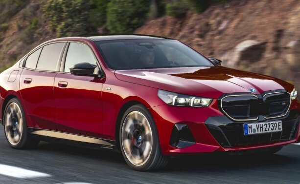 پاسخ کوبنده بامو به مرسدس بنز EQE / عکس