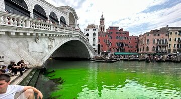 سبز رنگ شدن آب در کانال‌های شهر ونیز/ عکس
