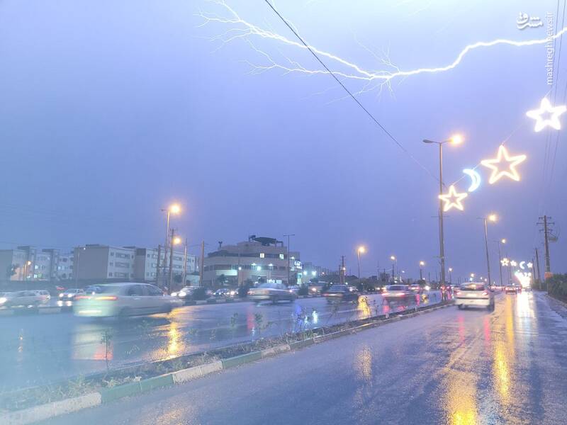 عکس/ لحظه جالب ایجاد رعد و برق بر فراز تهران