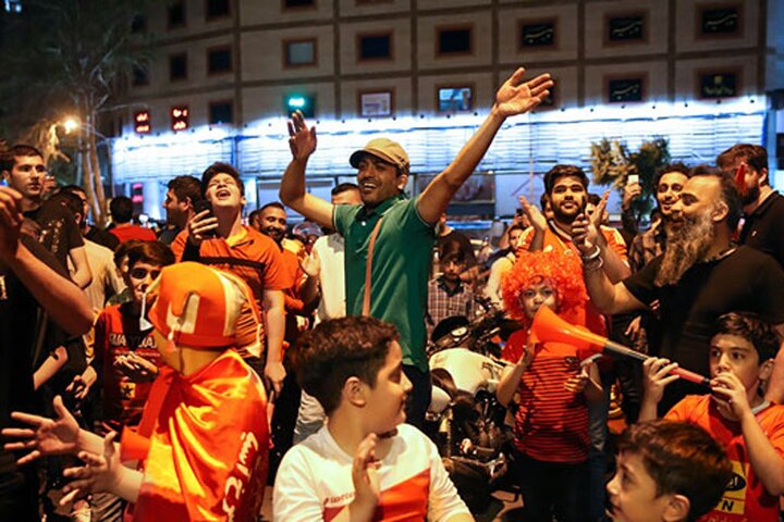 ببینید | تصاویر جدید از شادی هواداران پرسپولیس در فلکه صادقیه