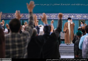 قائد الثورة يؤكد على انتهاج اساليب مبدعة ومشوقة لنقل تضحيات الشهداء الى الاجيال القادمة قائد الثورة يؤكد على انتهاج اساليب مبدعة ومشوقة لنقل تضحيات الشهداء الى الاجيال القادمة