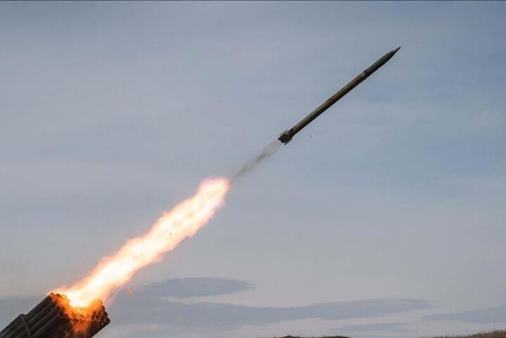 ببینید | سقوط وحشتناک موشک روسی در بزرگراهی در کی‌یف!