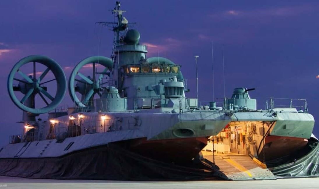 بزرگترین هواناو جهان در روسیه با تسلیحات نابودگر/  هیولای دوزیست/ عکس