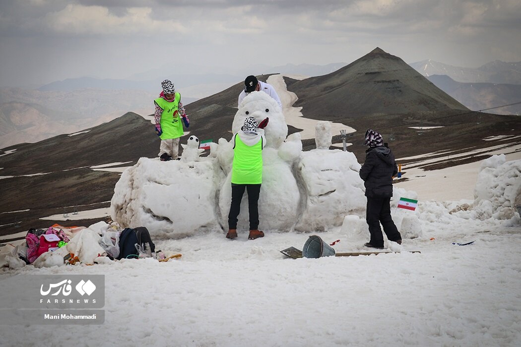 «جشنواره آدمبرفی» بر فراز قله توچال
