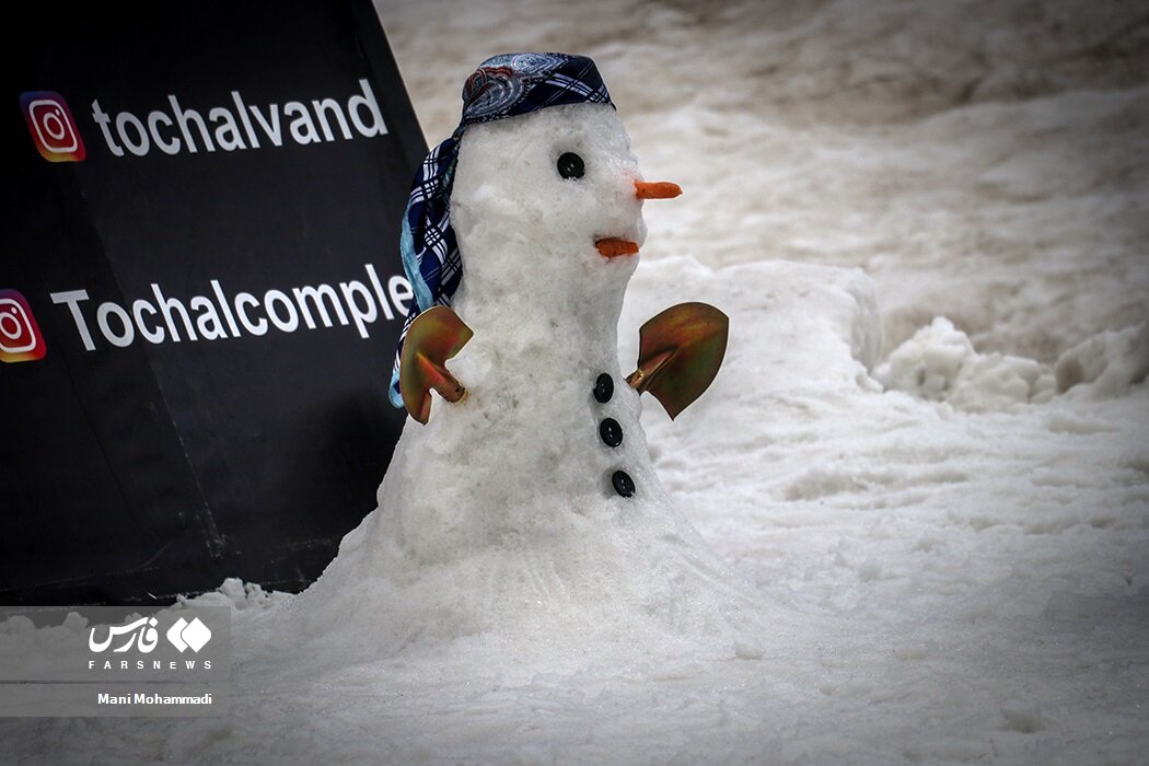 «جشنواره آدمبرفی» بر فراز قله توچال