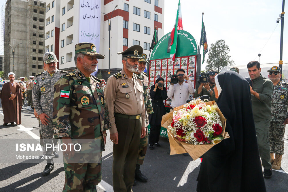 افتتاح خانههای سازمانی ارتش با حضور فرمانده کل ارتش + عکس