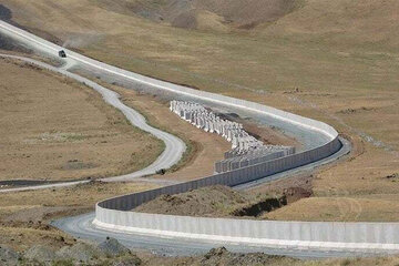 مهاجران غیرقانونی در ایران؛ دیوارکشی مرزهای شرقی فایده دارد؟/ «بی‌تدبیری مسئولین موجب افزایش مهاجرت افغانستانی‌ها به ایران شد»