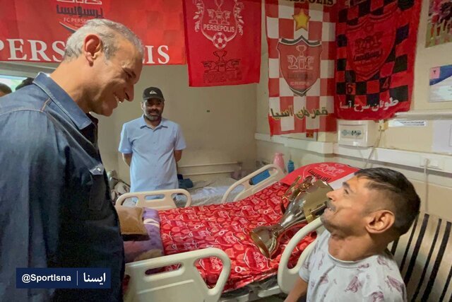 عکس | اقدام زیبای یحیی گلمحمدی پس از قهرمانی پرسپولیس