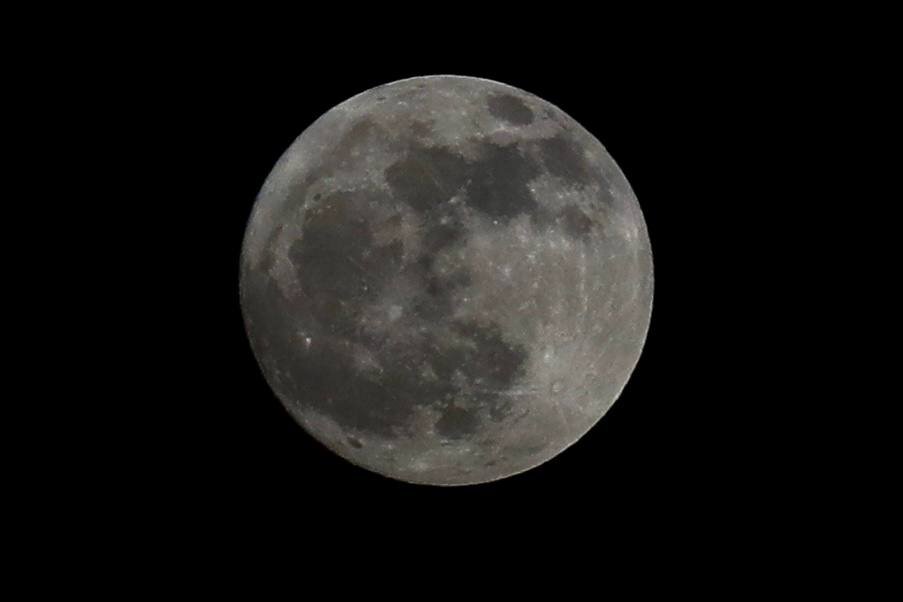 قرص استثنایی ماه در آسمان تهران / عکس