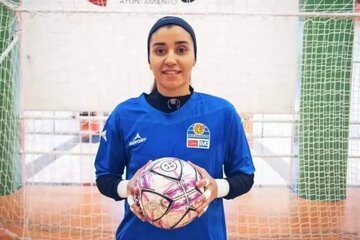 عکس| صعود شیرین دختر فوتسالیست ایران به لالیگا عکس| صعود شیرین دختر فوتسالیست ایران به لالیگا