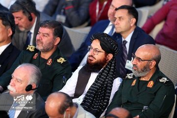هم‌نشینی طالبان با نظامیان ایران در مراسم سالگرد ارتحال امام / عکس‌ها