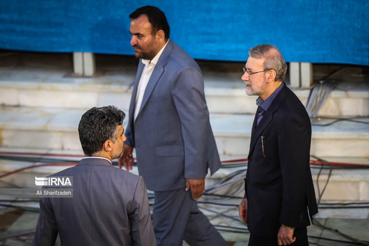 حضور علی لاریجانی و آملی لاریجانی در مراسم ارتحال امام + عکس‌ها