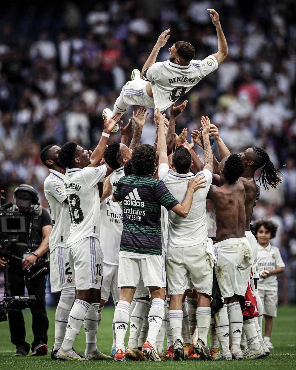 عکس| بدرقه باشکوه کریم بنزما از رئال مادرید