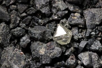 natural-0.55-ct-octahedral-diamond-from-South-Africa-in-kimberlite-gravel.jpg