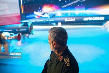 رونمایی از ابر موشک هایپر سونیک فتاح