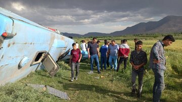 تصادف ساینا و اتوبوس یک کشته و نوزده مصدوم در پی داشت