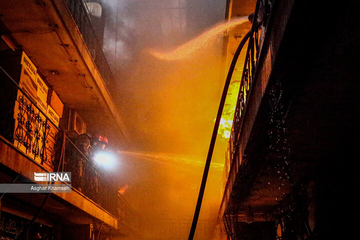 تصاویری از آتش‌سوزی گسترده در تهران