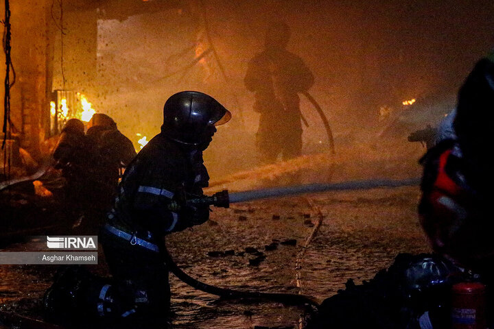 تصاویری از آتش‌سوزی گسترده در تهران