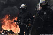 ببینید | حمله نیروهای امنیتی فرانسه به معترضان!