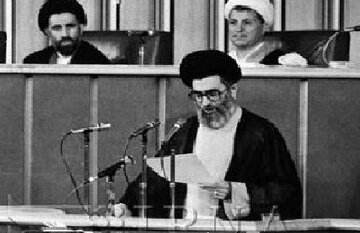 بازتاب خبر انتخاب آیت‌الله خامنه‌ای به عنوان رهبر انقلاب در روزنامه‌های ۳۵ سال + تصاویر