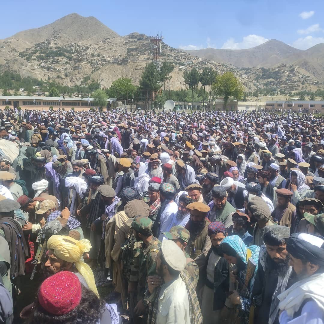 حضور گسترده مردم افغانستان در مراسم فاتحهخوانی معاون والی طالبان/عکس