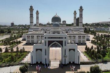 افتتاح زیباترین و بزرگترین مسجد آسیای میانه در تاجیکستان/عکس