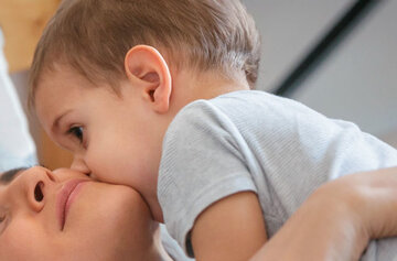 پدر در دوران شیردهی مادر چه وظایفی دارد؟/ خواص فوق‌العاده طولانی شدن دوره شیردهی