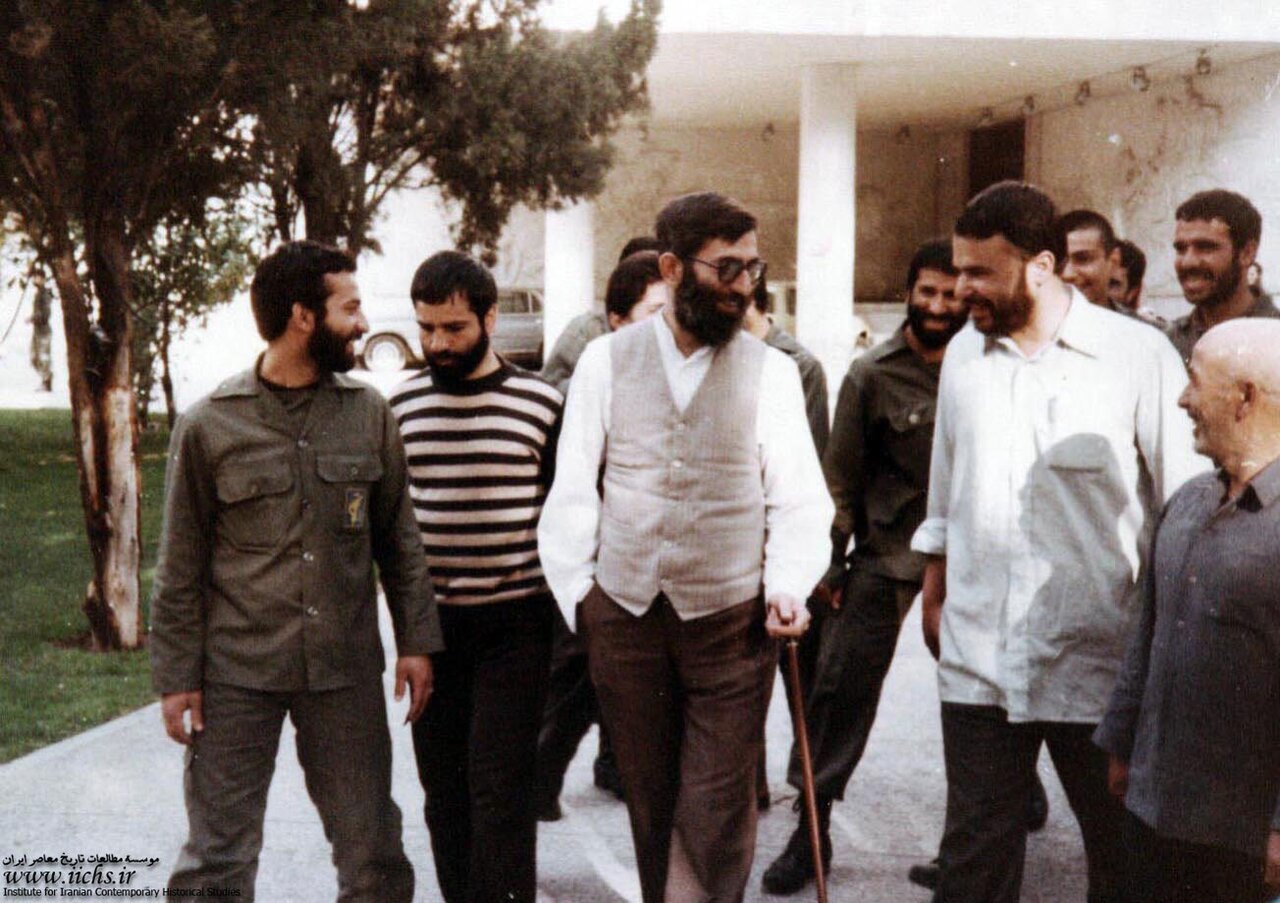صور نادرة لزعيم الثورة بملابسه الخاصة وسترته