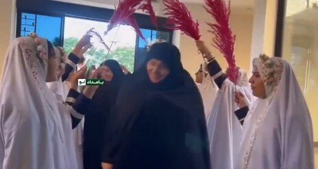 نماینده گرمسار در مجلس: همسرم «سانتی مانتالها» نیست / او «مشاور امور بانوان» من است / اصل فیلم همسرم را «برش» کردهاند + عکسها