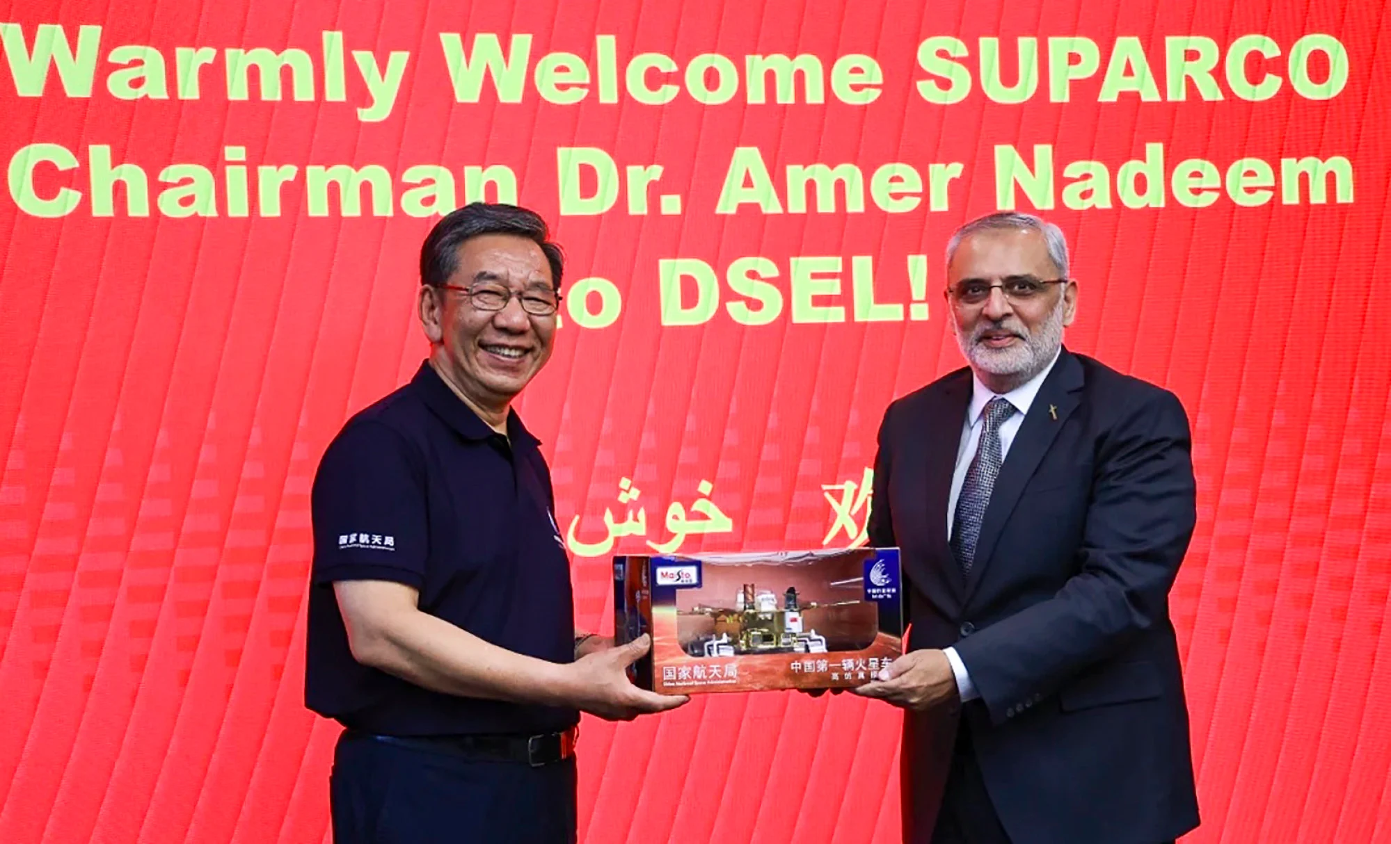 هجوم چین و آمریکا به ماه/ چه گنجی در قطب جنوبی ماه نهفتهاست؟