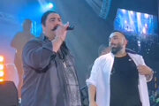 ببیند | آوازخوانی بهنام بانی در کنسرت مسعود صادقلو؛ جیغ و فریاد مردم برای اجرای آهنگ محبوب