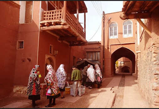اینجا سرخ‌ترین روستای ایران است؛ لباس سنتی زنان این روستا ثبت ملی شده است/ عکس