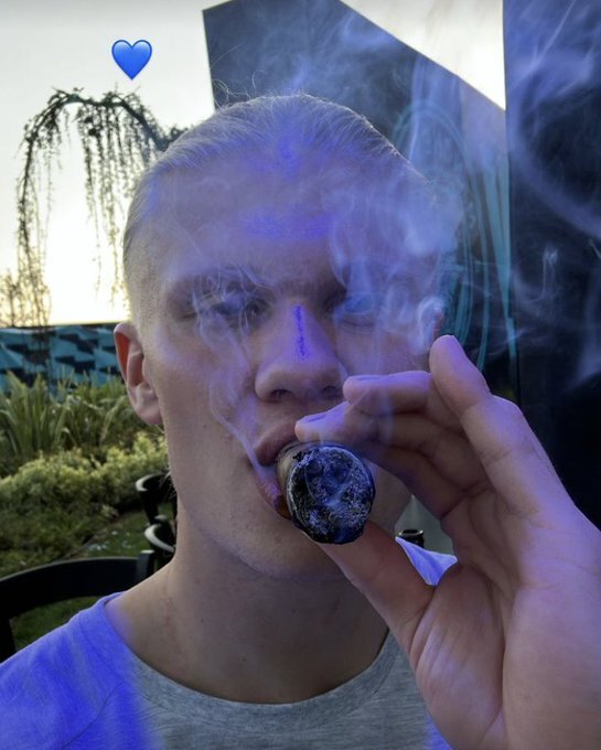 عکس | ژست خاص بچه غول پس از قهرمانی اروپا/بچهها این تصویر را نبینند!