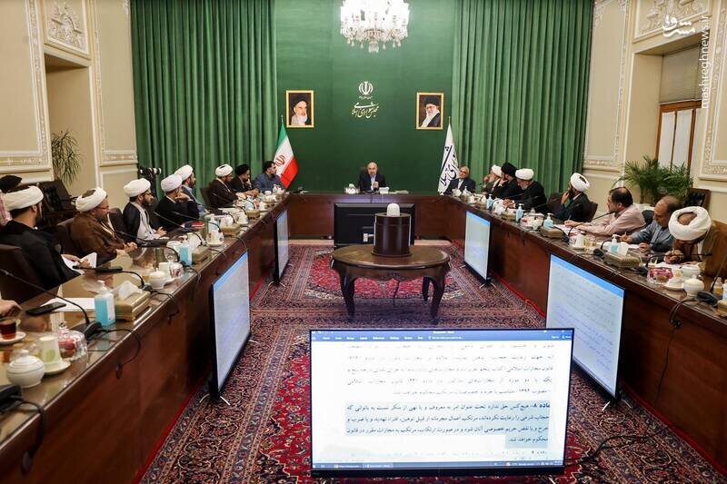 تصمیمگیری چند مرد برای دهها میلیون زن! / «نشست حجاب» قالیباف، بدون حضور حتی یک کارشناس خانم! + اسامی حاضران و عکسها