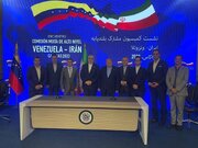 إيران وفنزويلا توقعان علی عدة عقود نفطية
