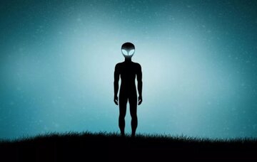 آدم فضایی ۳ متری فضای مجازی را به هم ریخت / عکس آدم فضایی ۳ متری فضای مجازی را به هم ریخت / عکس