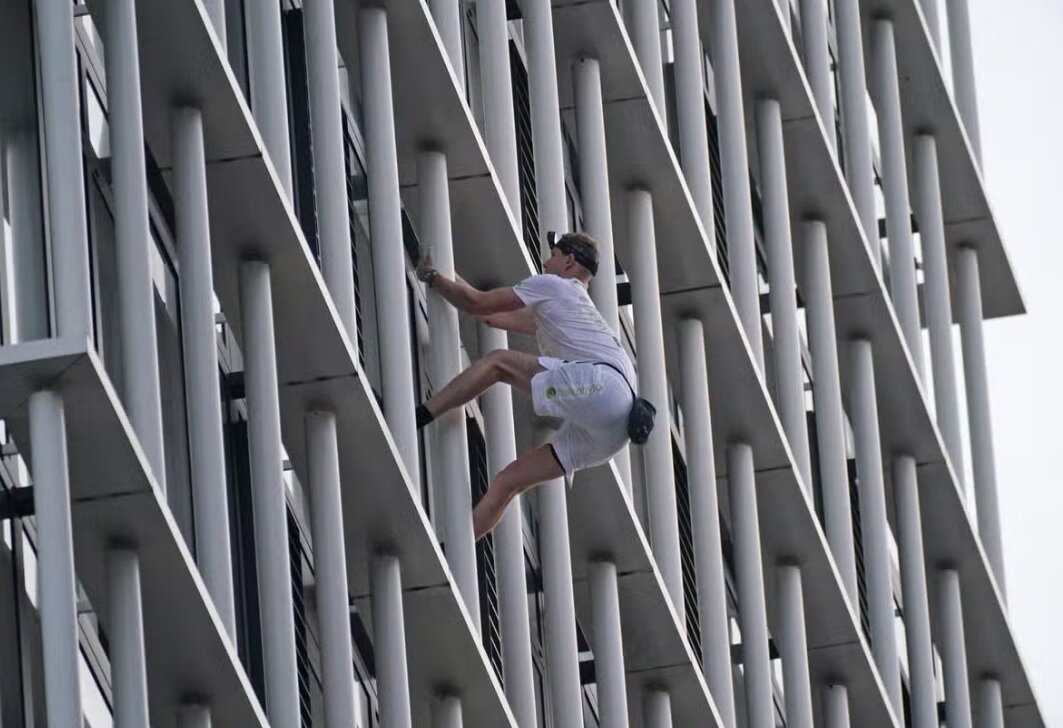 آسمانخراش نوردی؛ ماجراجویی مرد بریتانیایی که با دستگیری او تمام شد/ عکس