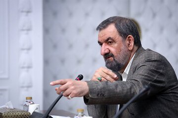 نسخه‌پیچی محسن رضایی در جلسه انتخاباتی اصولگرایان