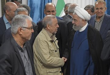 گزارش تصویری دیدار جمعی از استانداران سابق با روحانی