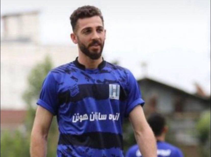 عکس | اقدام عجیب یک پرسپولیسی؛ مهاجم قرمزها آبیپوش شد