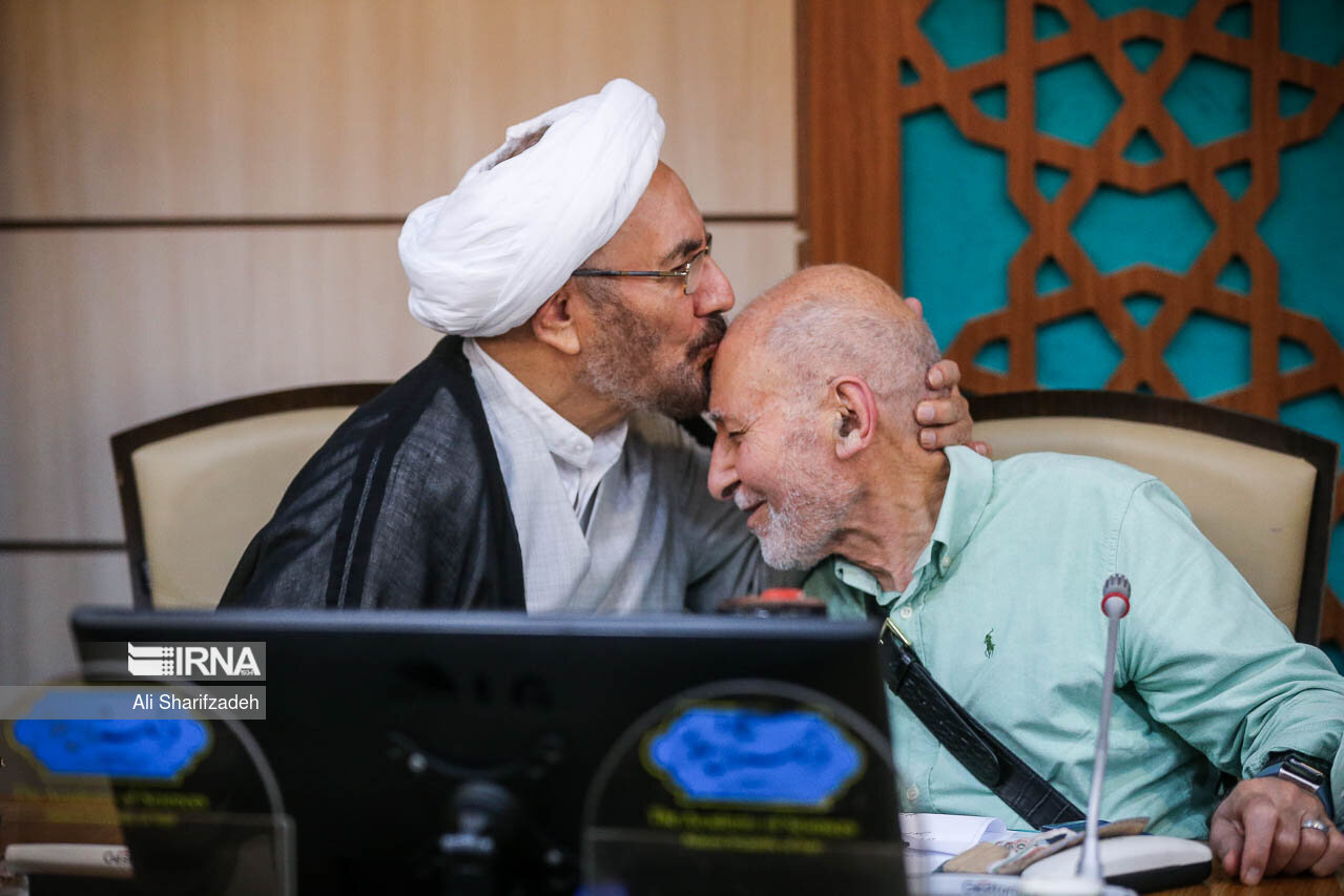 عکسیهای استقبال جالب از بهزاد نبوی در مجمع عمومی «مجمع وزیران ادوار جمهوری اسلامی ایران» 5