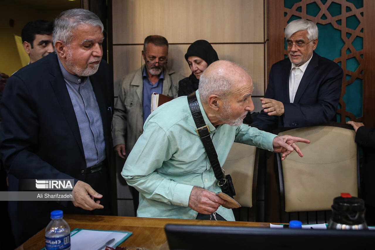 عکسیهای استقبال جالب از بهزاد نبوی در مجمع عمومی «مجمع وزیران ادوار جمهوری اسلامی ایران» 3