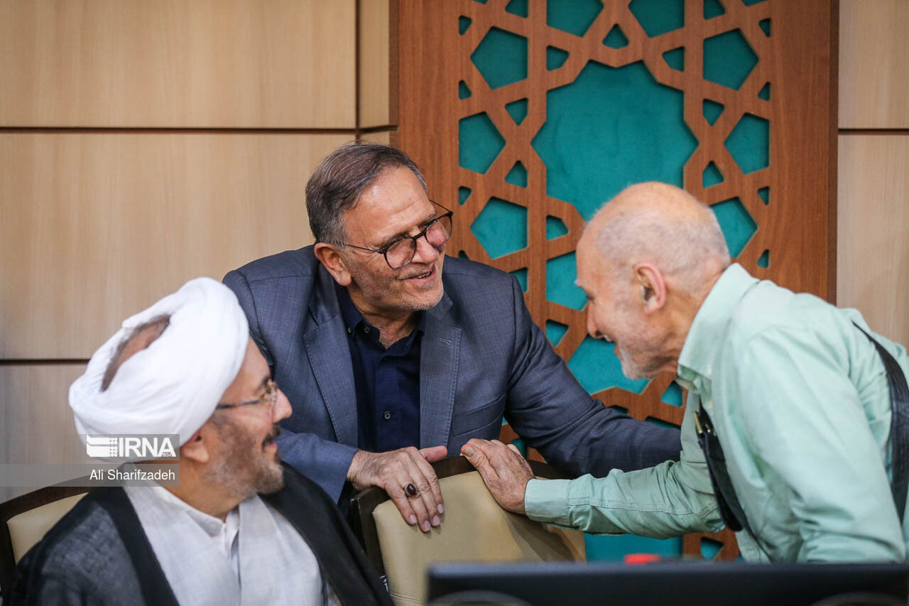 عکسیهای استقبال جالب از بهزاد نبوی در مجمع عمومی «مجمع وزیران ادوار جمهوری اسلامی ایران» 2